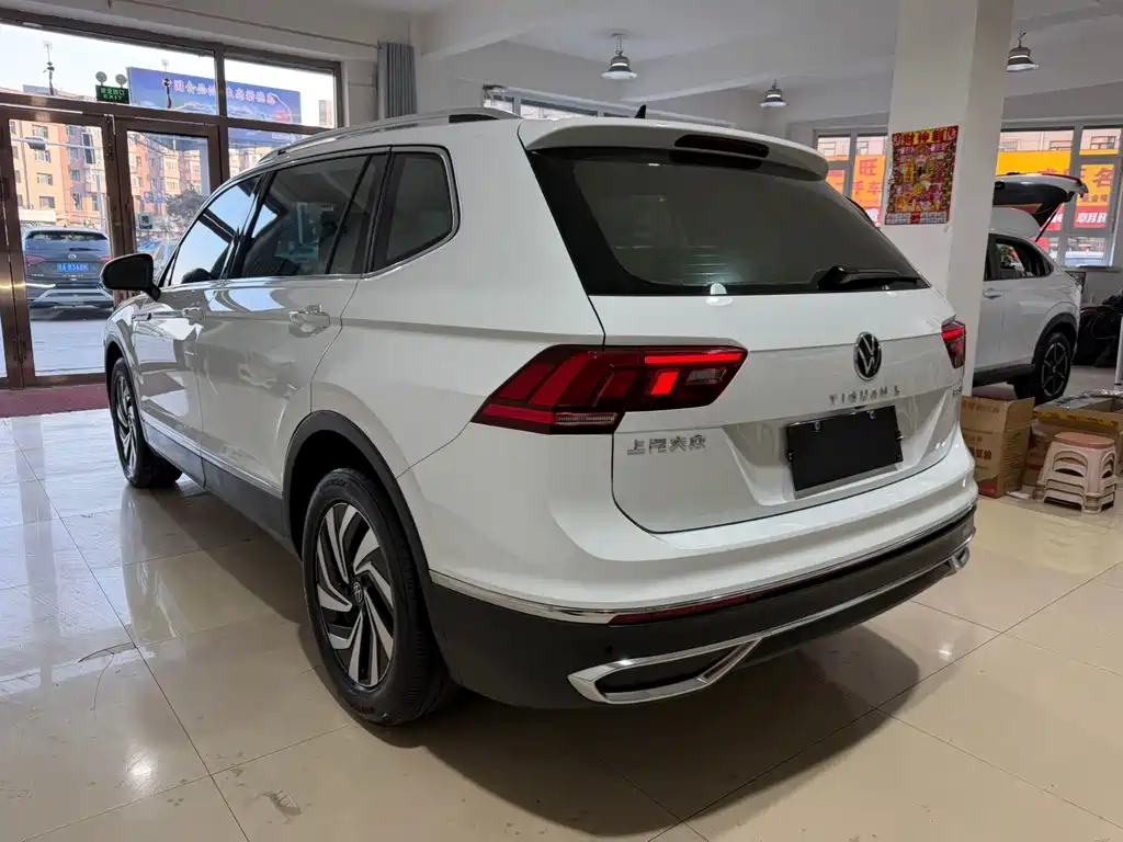 VOLKSWAGEN TIGUAN L