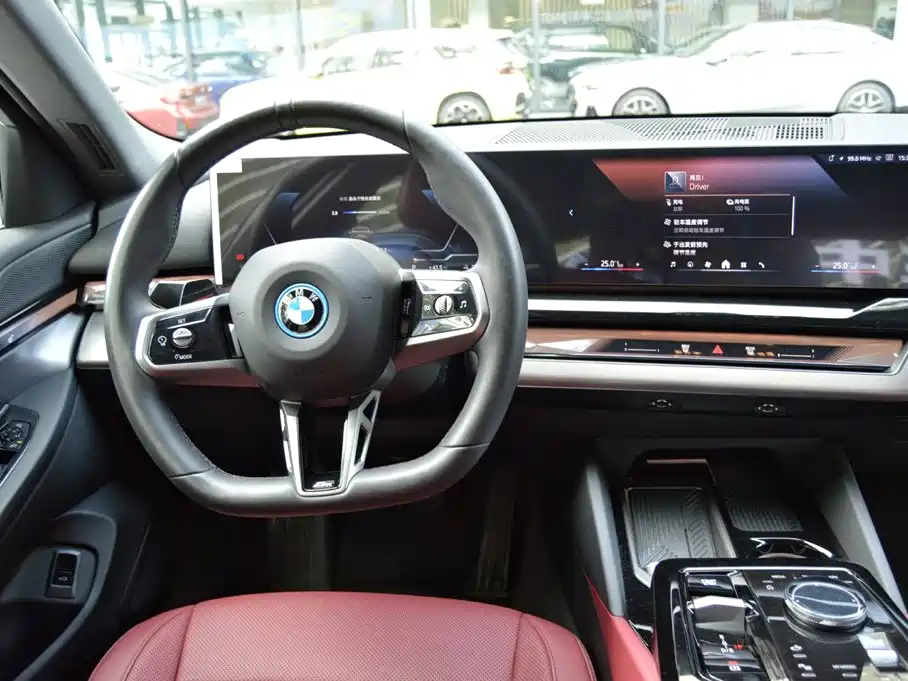BMW i5 — миниатюра 9