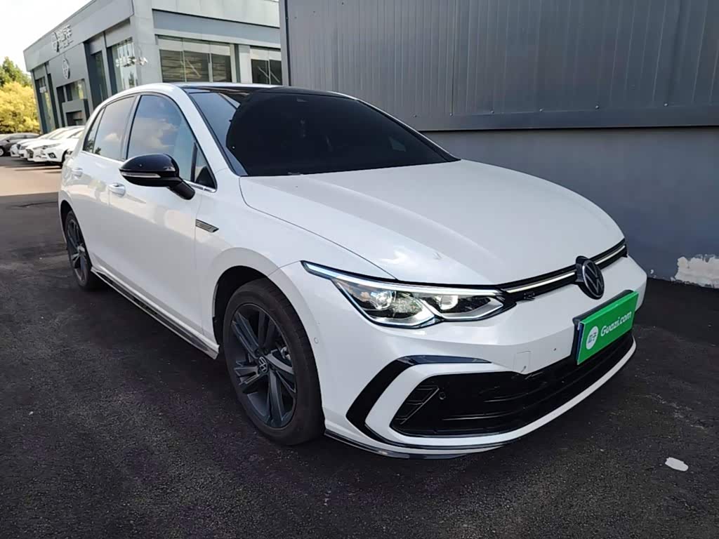 Volkswagen Golf 1.4 л 2024 г. Белый, пробег 18000 км