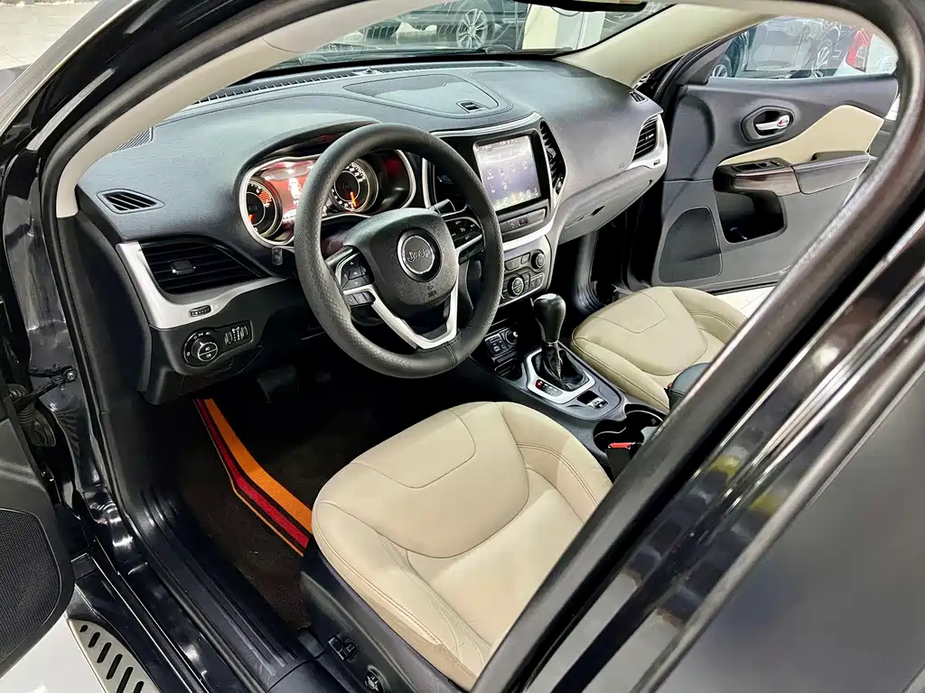 Jeep Cherokee — миниатюра 9