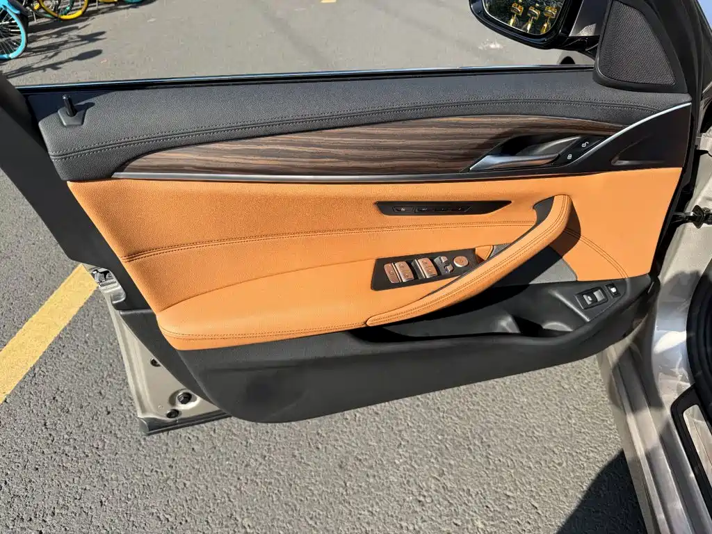 BMW 5 Series New Energy — миниатюра 6