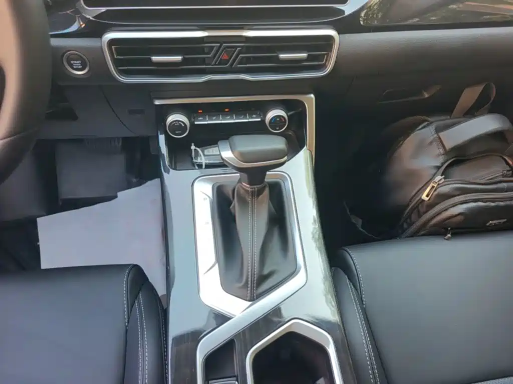 Geely Binyue — миниатюра 14