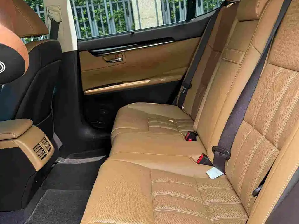 Lexus ES — миниатюра 9