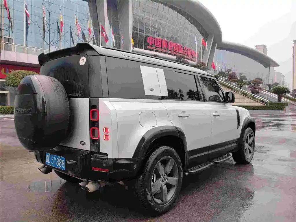 LAND ROVER DEFENDER
