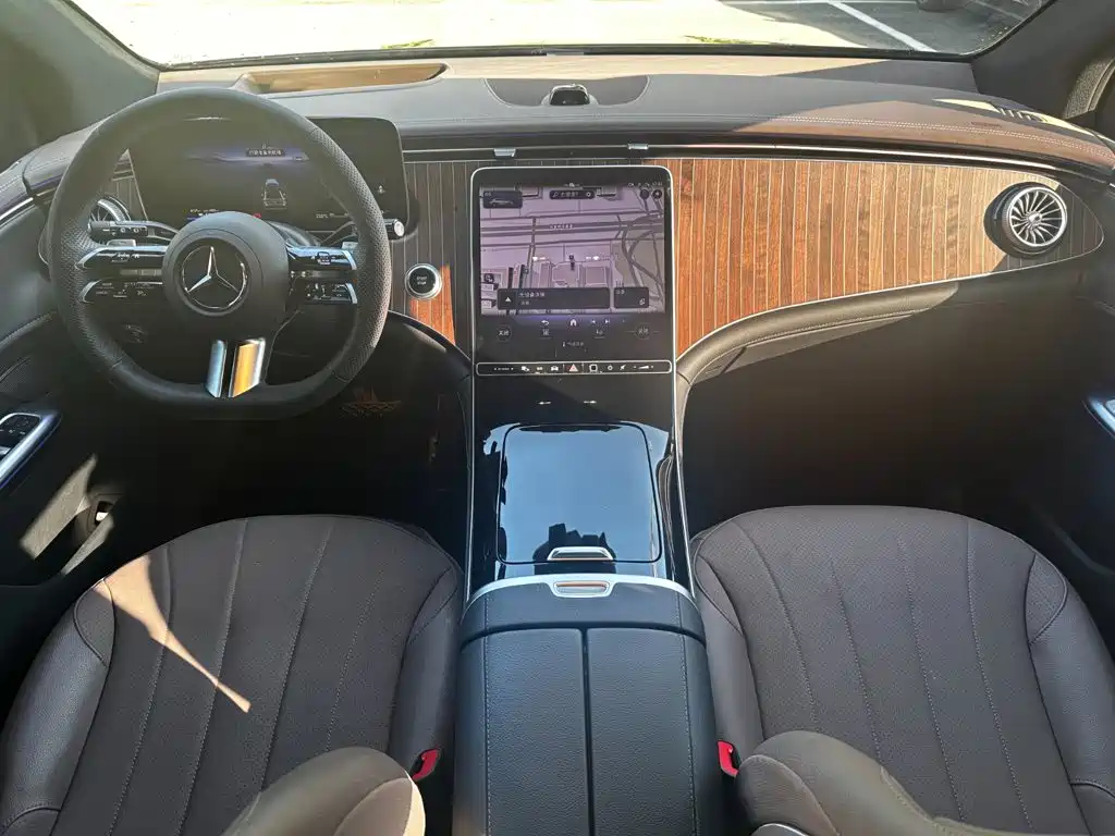 Mercedes-Benz EQE SUV — миниатюра 11