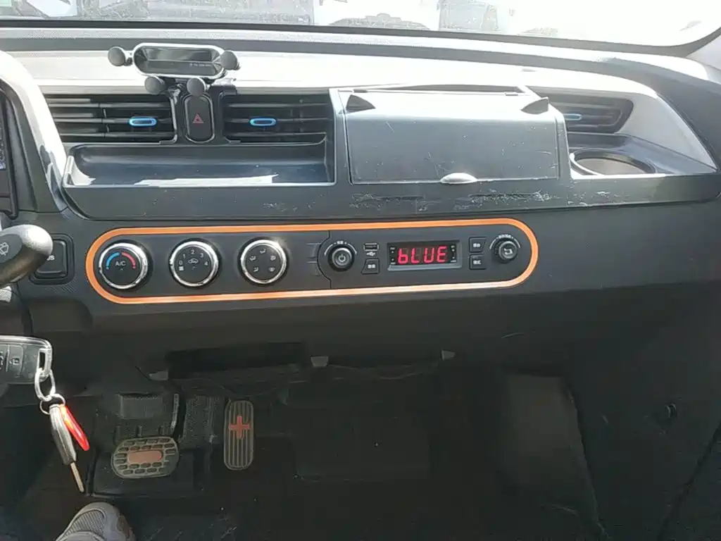 Wuling MINIEV — миниатюра 13