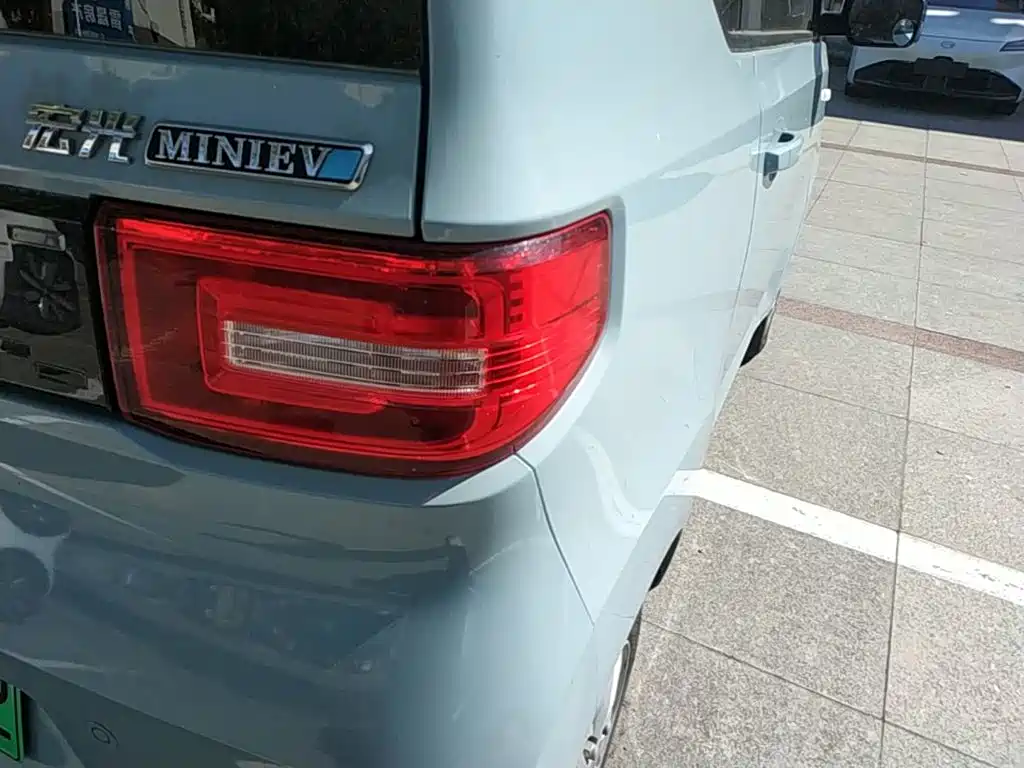 Wuling MINIEV — миниатюра 8