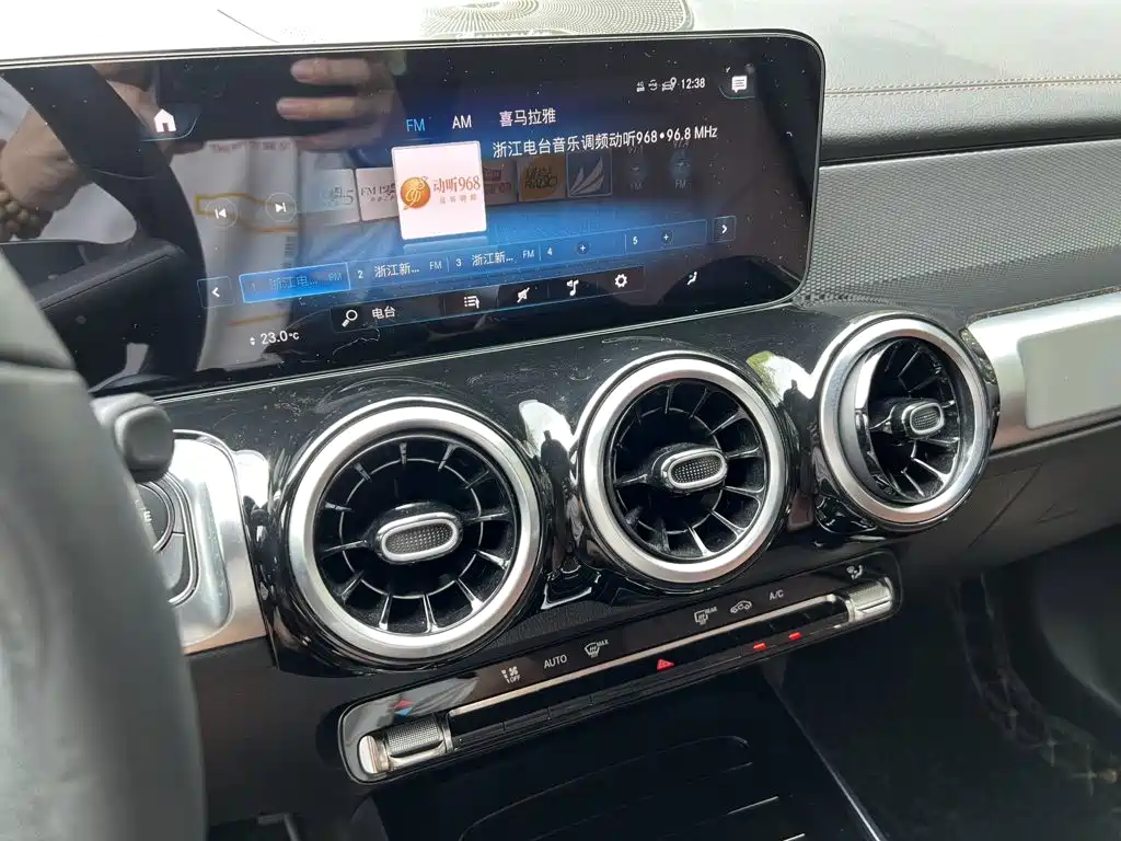 Mercedes-Benz GLB — миниатюра 13