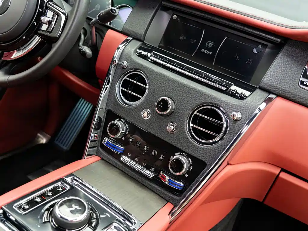 Rolls-Royce Cullinan — миниатюра 23