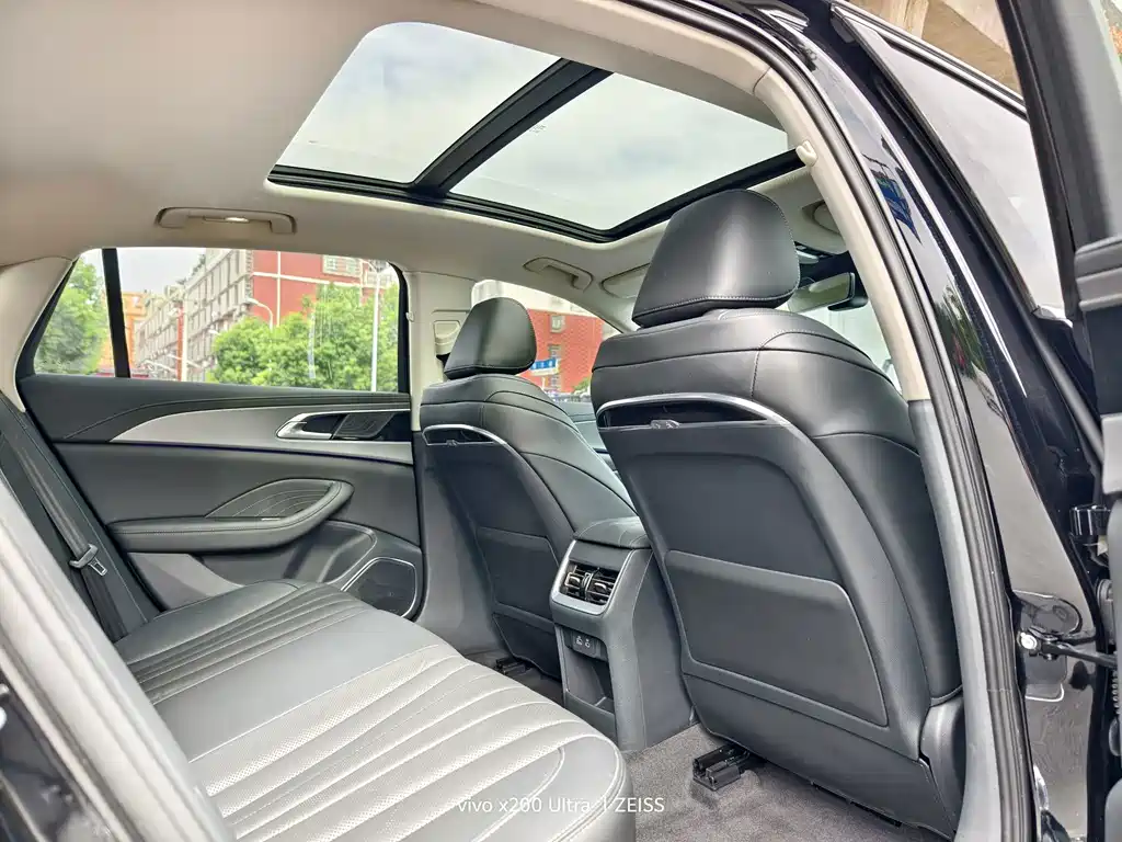 Hongqi Hongqi H5 — миниатюра 9