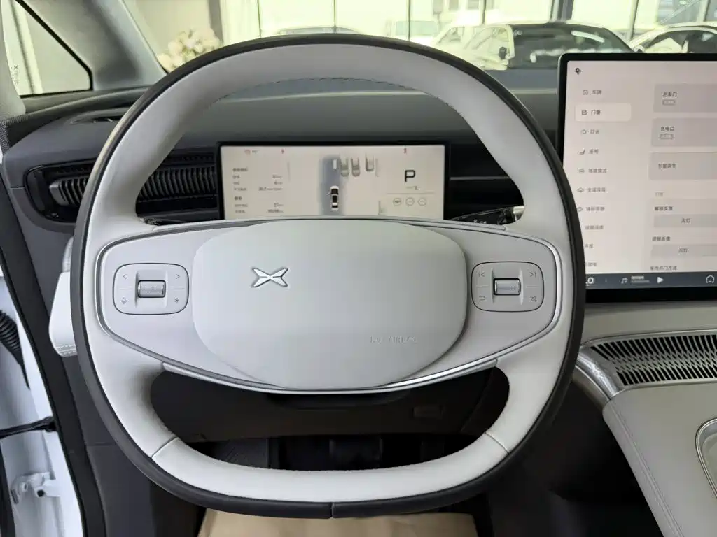 XPeng X9 — миниатюра 16