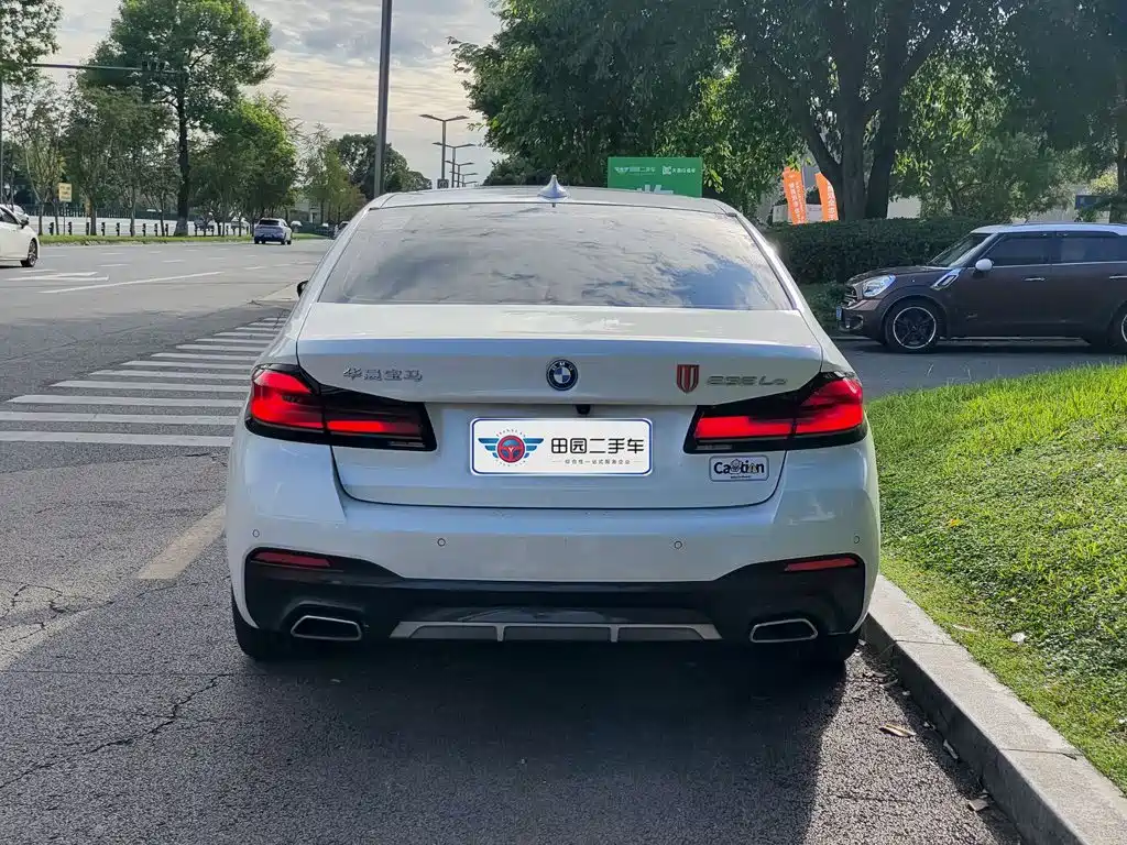 BMW 5 Series New Energy — миниатюра 5