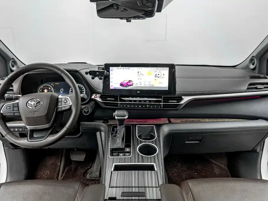 Toyota Granvia — миниатюра 30