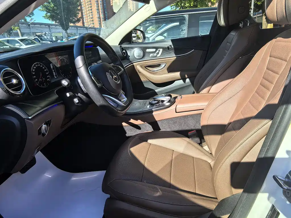Mercedes-Benz E-Class — миниатюра 12