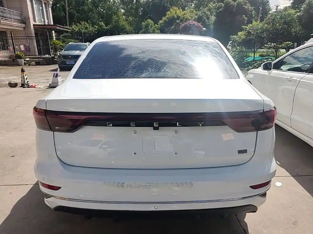 Geely Emgrand — миниатюра 6