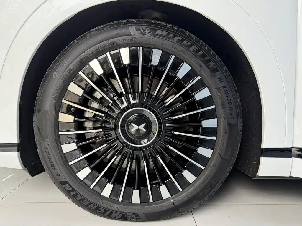 XPeng X9 — миниатюра 9