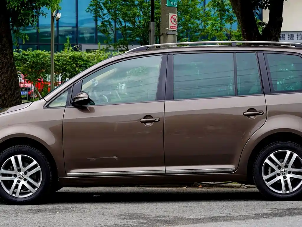 Volkswagen Touran — миниатюра 2