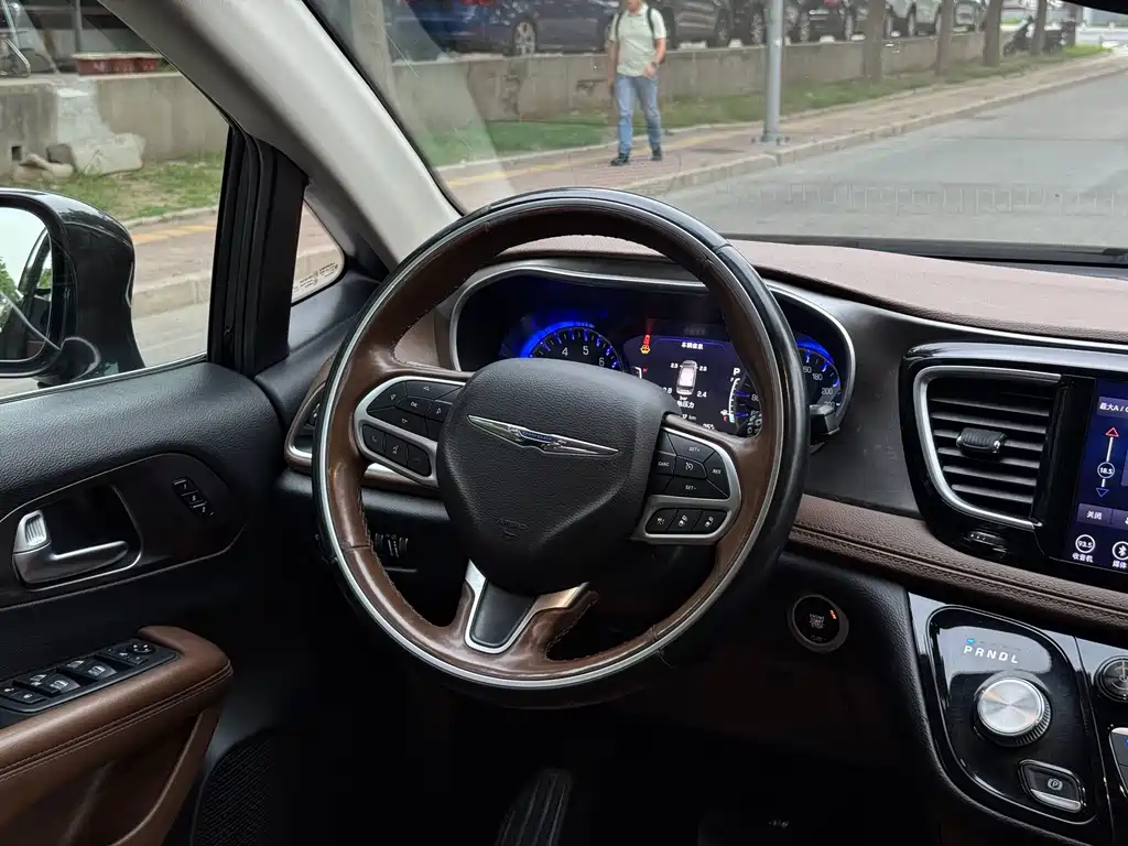 Chrysler Grand Voyager (Import) — миниатюра 9