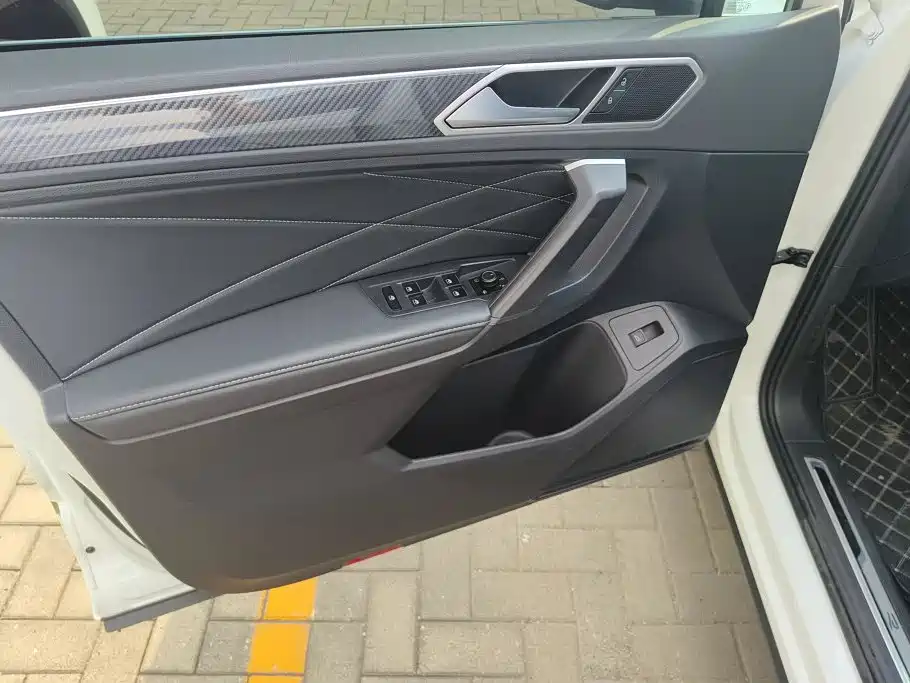 Volkswagen Tiguan L — миниатюра 7