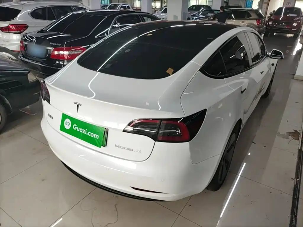 Tesla Model 3 — миниатюра 7