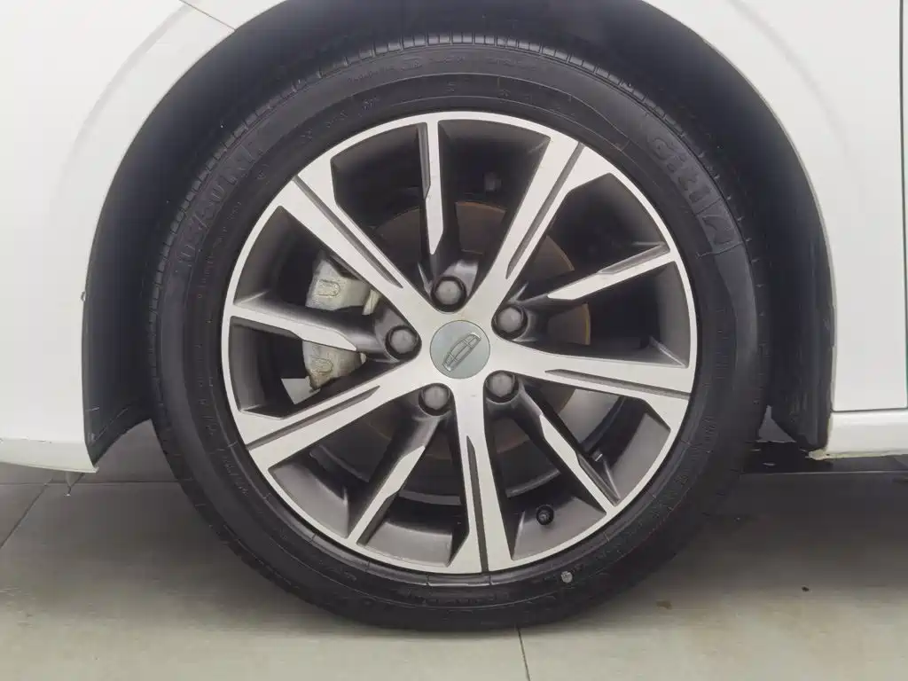 Geely Emgrand — миниатюра 17