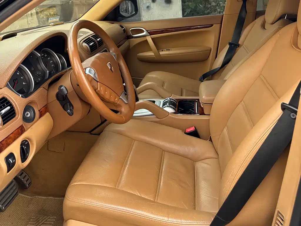 Porsche Cayenne — миниатюра 9