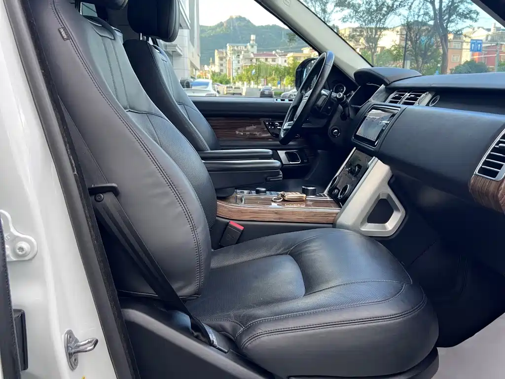 Land Rover Range Rover — миниатюра 6