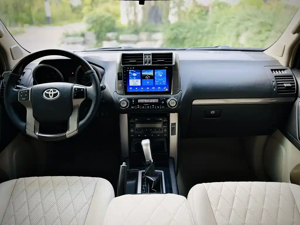 Toyota Land Cruiser Prado 2010 2.7L AT Luxury