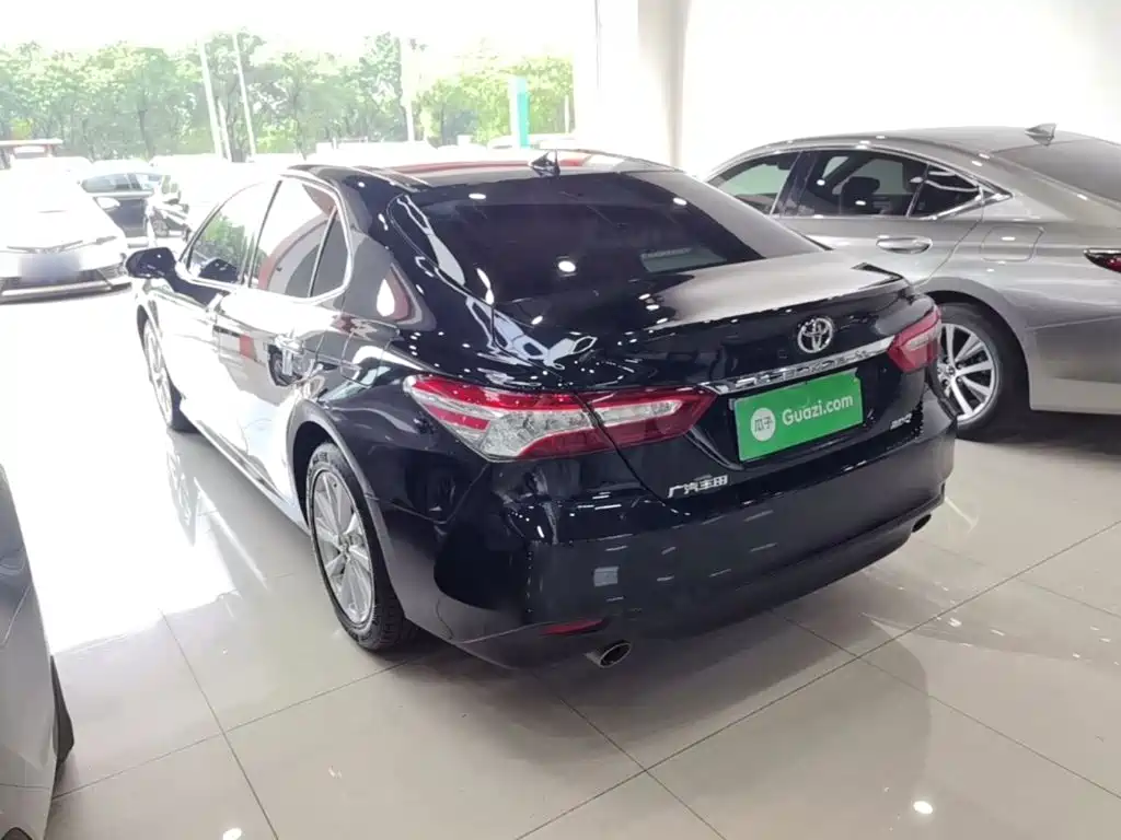 Toyota Camry — миниатюра 5