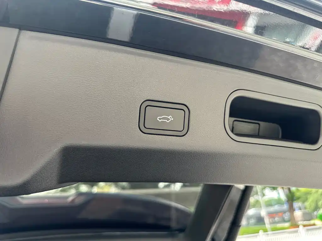 Geely Boyue L — миниатюра 18