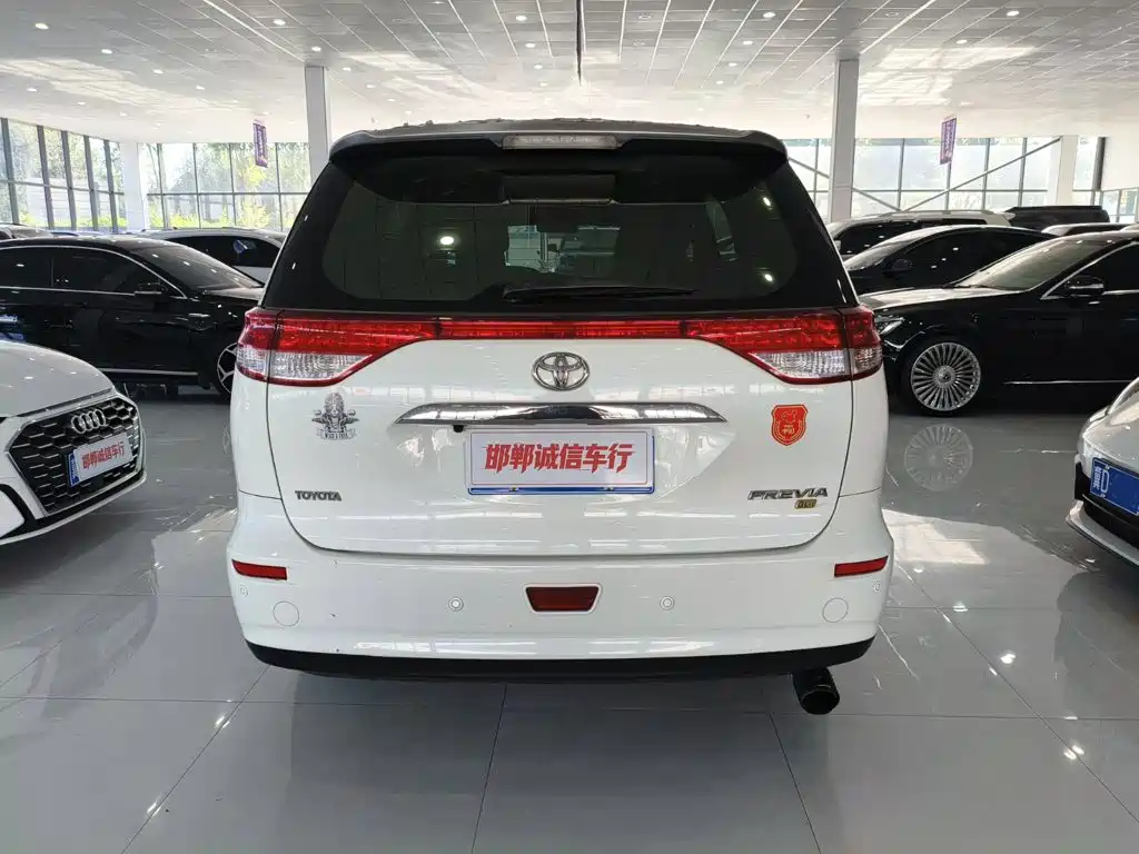 Toyota Previa — миниатюра 5