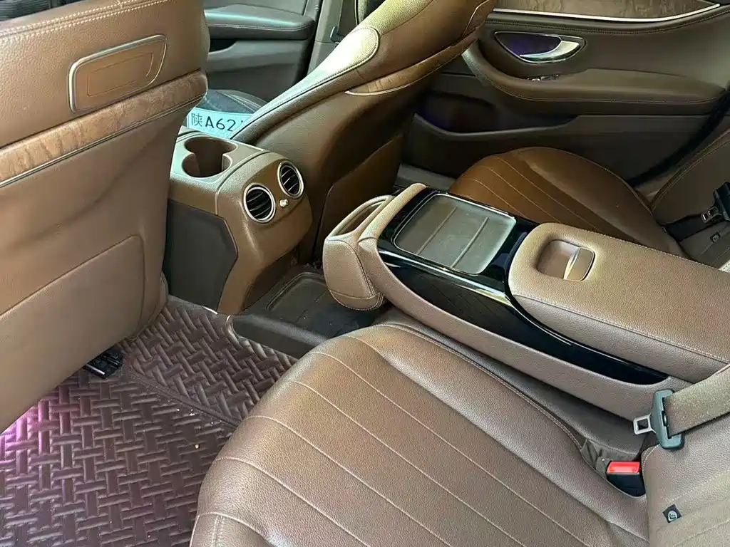 Mercedes-Benz E-Class — миниатюра 5