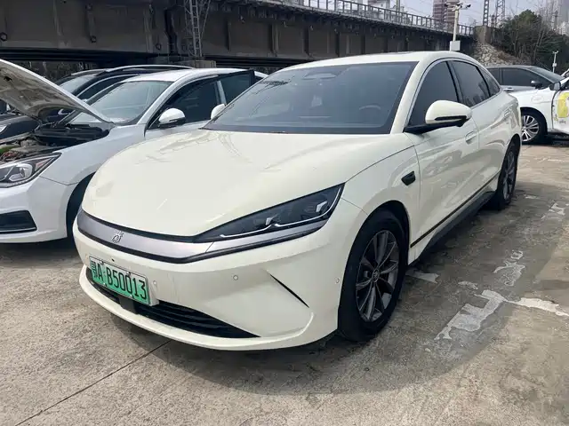 BYD QIN L 2025
