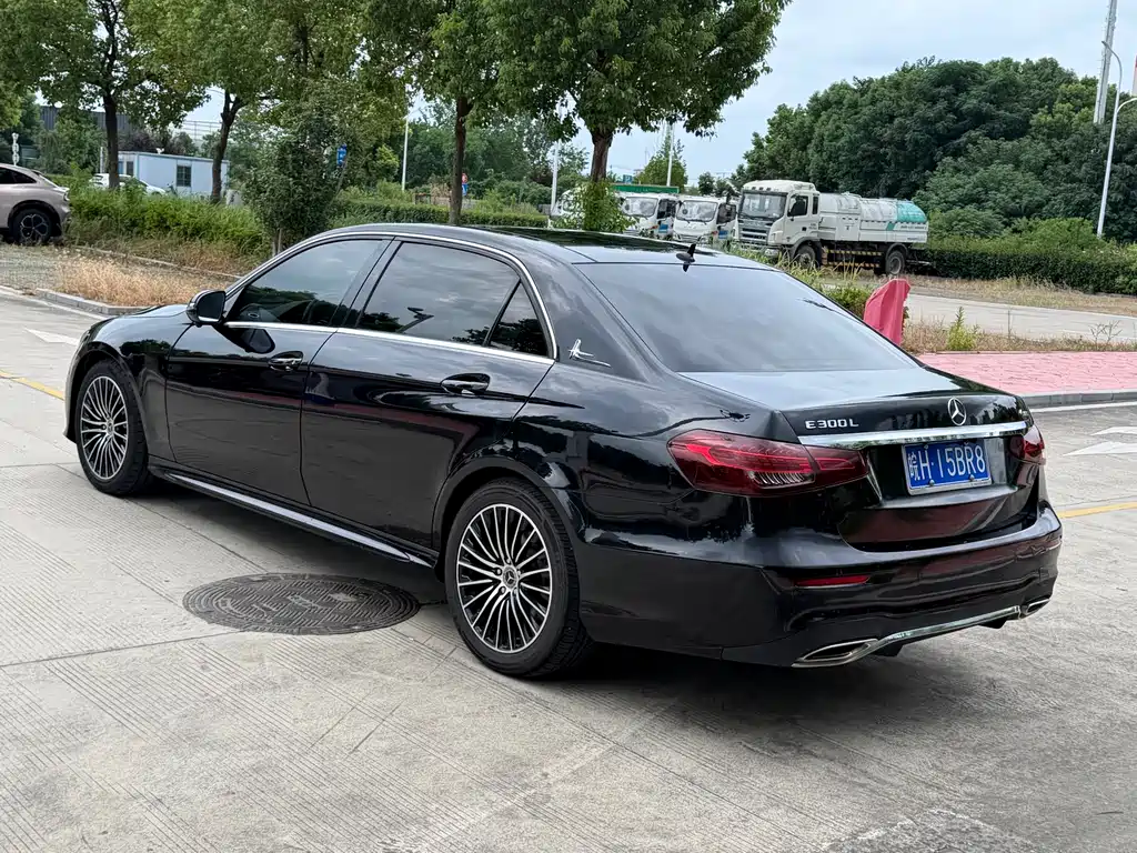 Mercedes-Benz E-Class — миниатюра 10