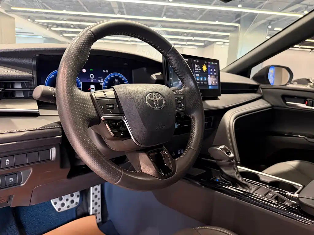 Toyota Camry — миниатюра 12