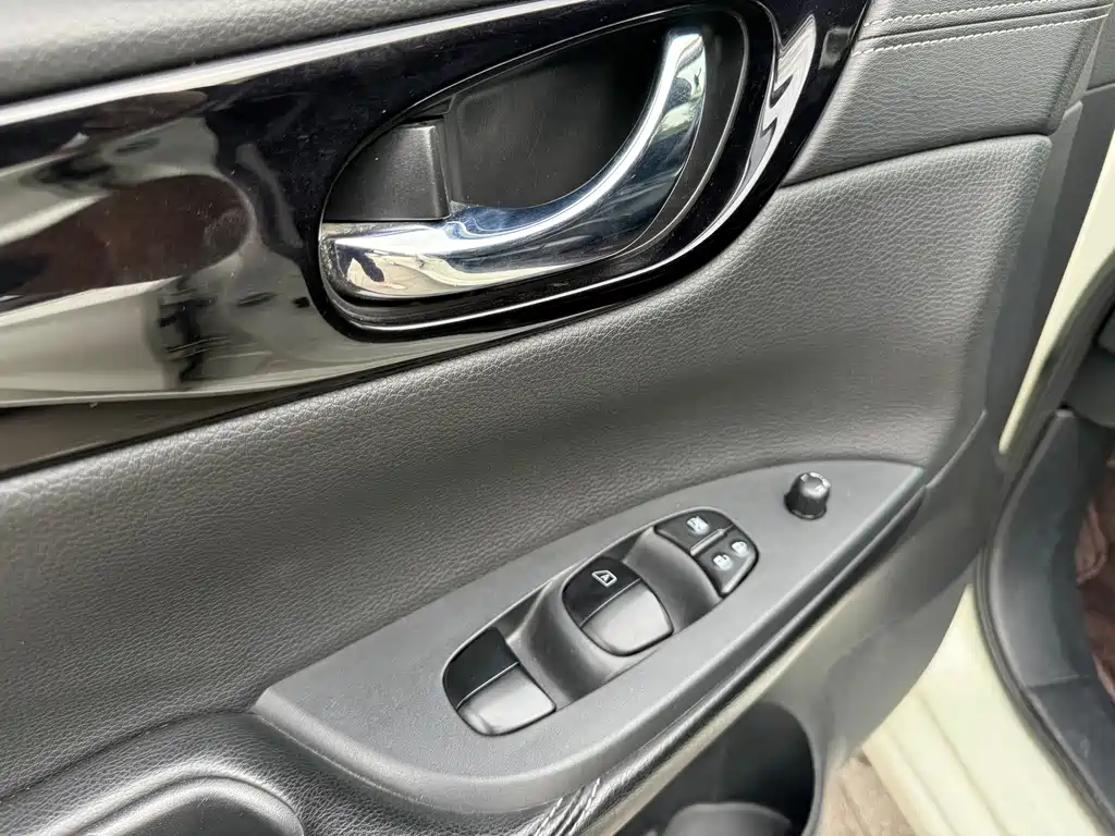 Nissan Tiida — миниатюра 13
