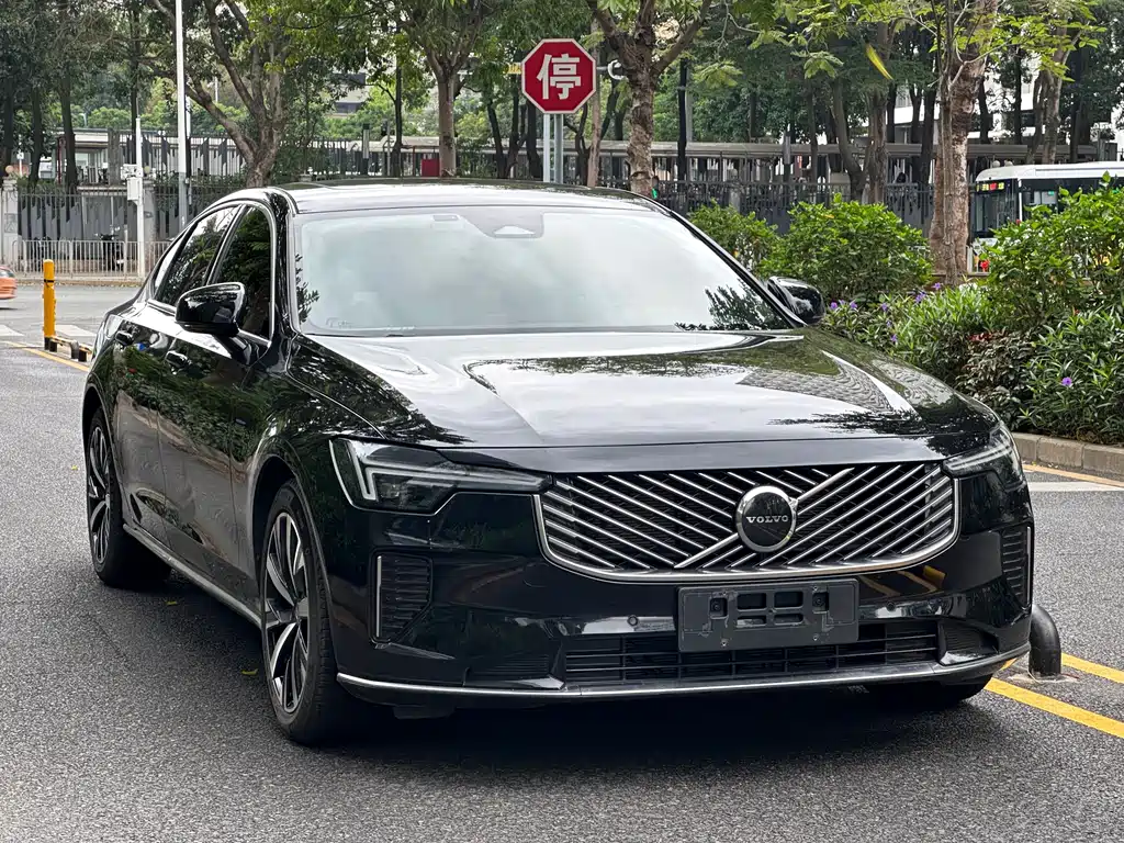 Volvo S90 2026 B5 Luxury