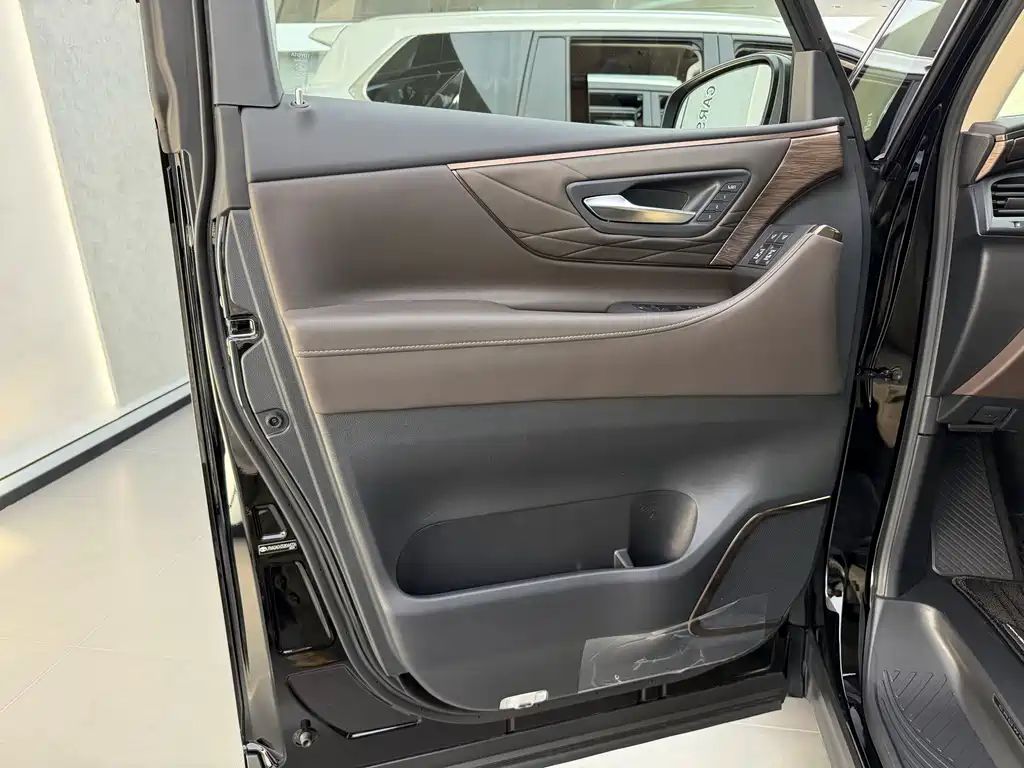 Toyota Vellfire — миниатюра 21