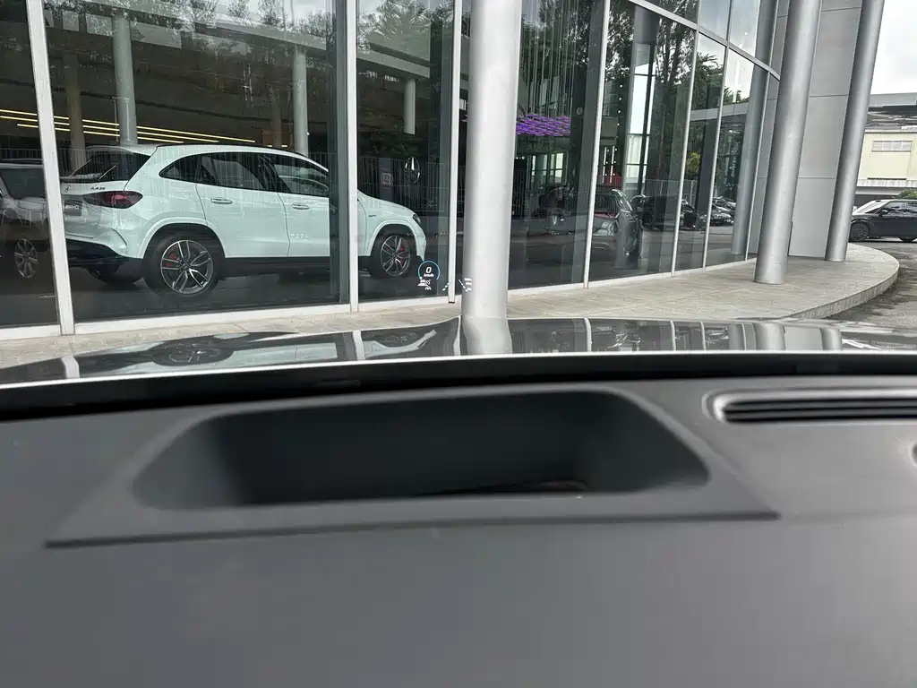Mercedes-Benz GLB — миниатюра 17