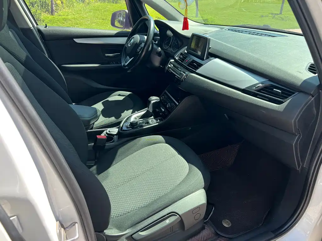 BMW 2 Series Active Tourer — миниатюра 17