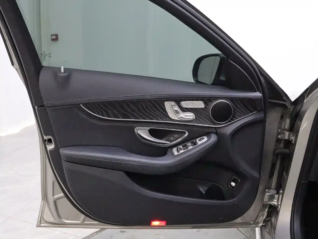 Mercedes-Benz C-Class — миниатюра 10