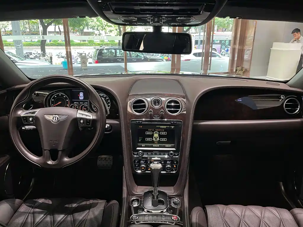 Bentley Flying Spur — миниатюра 4