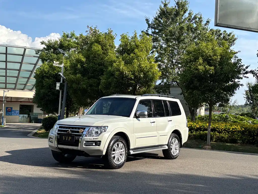 Mitsubishi Pajero (Import) 2019