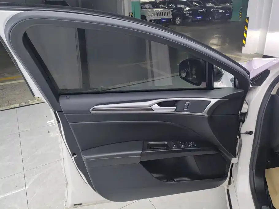 Ford Mondeo — миниатюра 7
