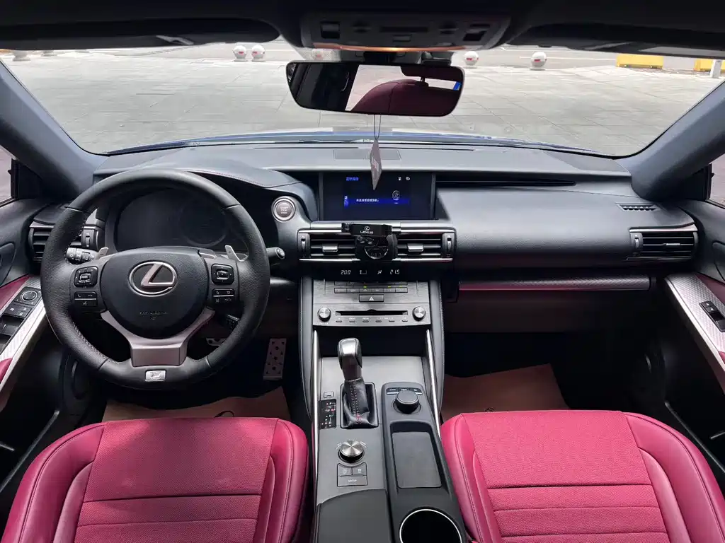 Lexus IS 2017 300 F SPORT