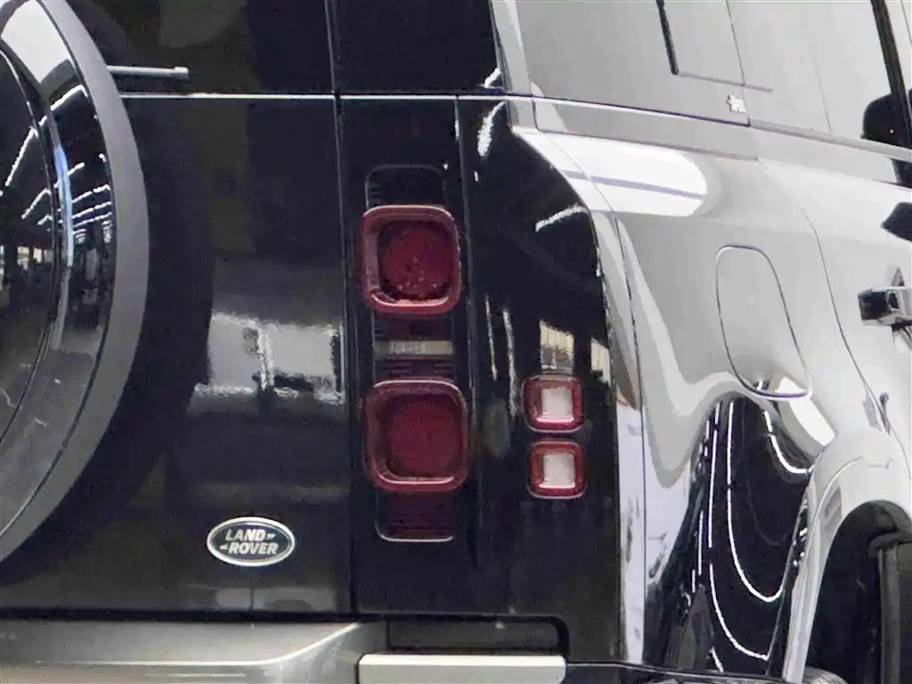 Land Rover Defender — миниатюра 6