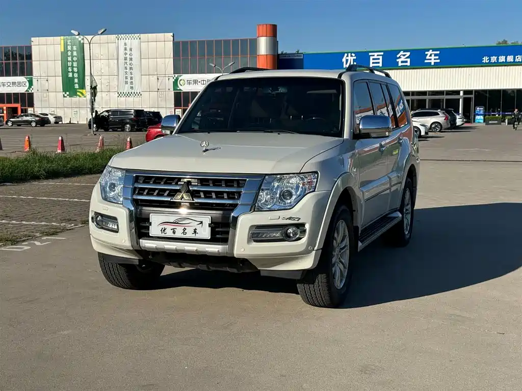 Mitsubishi Pajero (Import) 2019