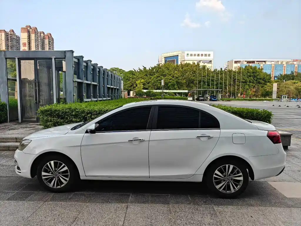 Geely Emgrand — миниатюра 9