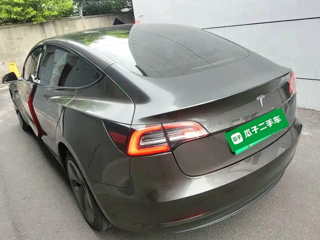 Tesla Model 3 — миниатюра 5