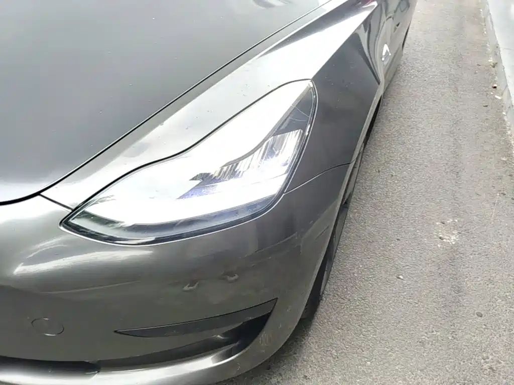 Tesla Model 3 — миниатюра 24